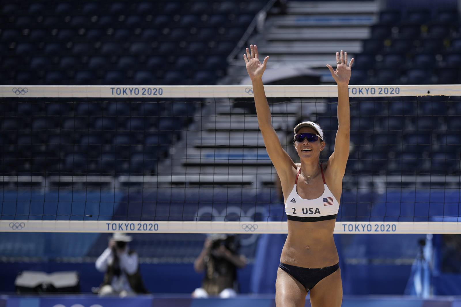 Photos Us Wins Olympic Gold In Womens Beach Volleyball 1045 Wokv 