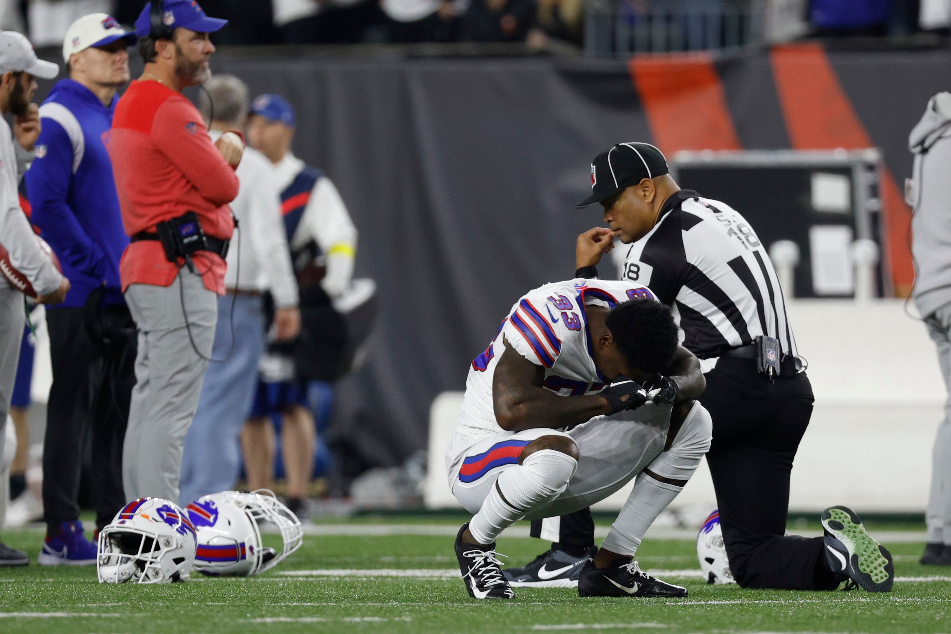 NFL suspends Bengals-Bills game, Damar Hamlin hospitalized after on-field  collapse - The Washington Post