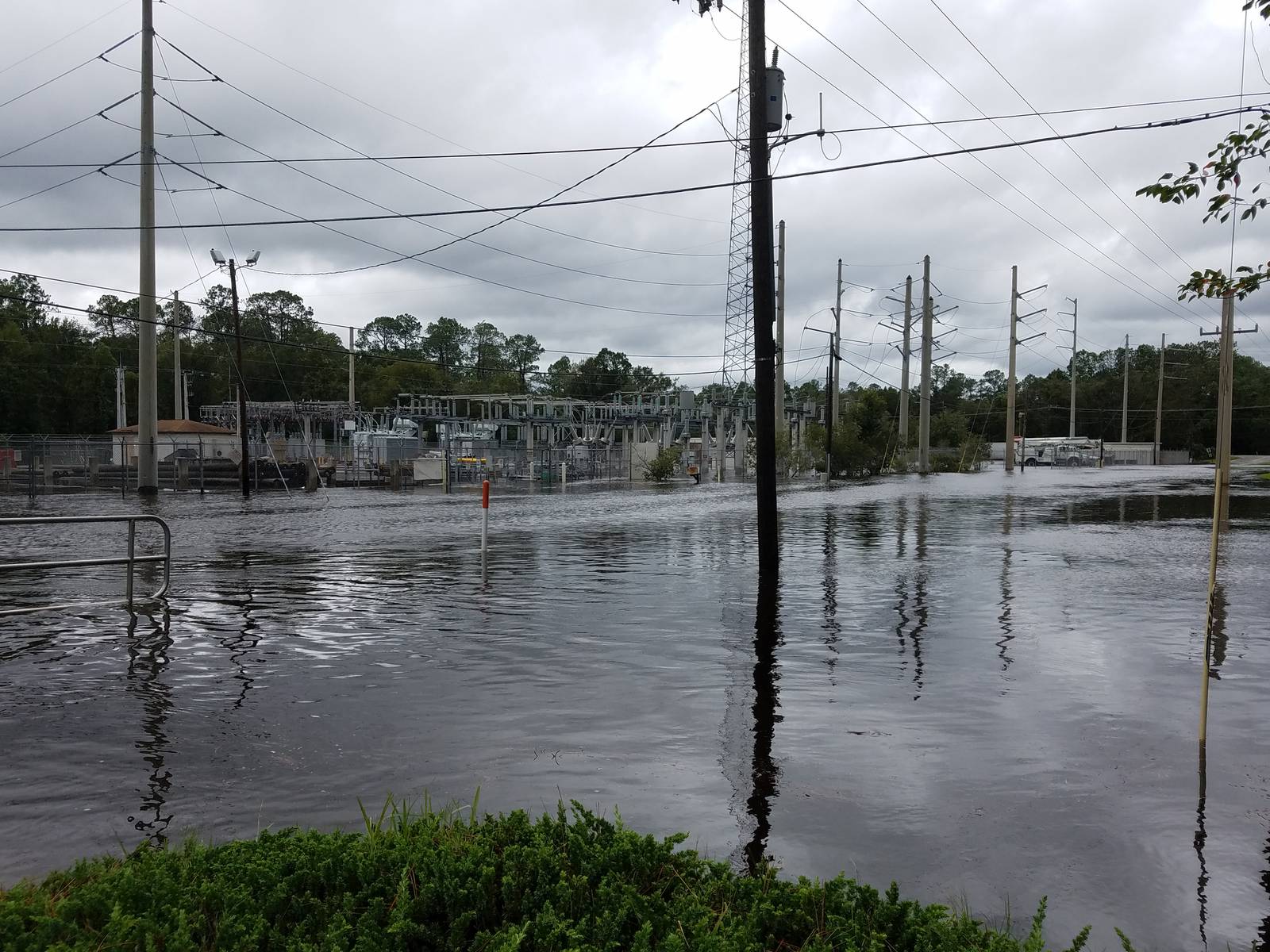 [Photos] Local Hurricane Irma Damage in Jacksonville – 104.5 WOKV