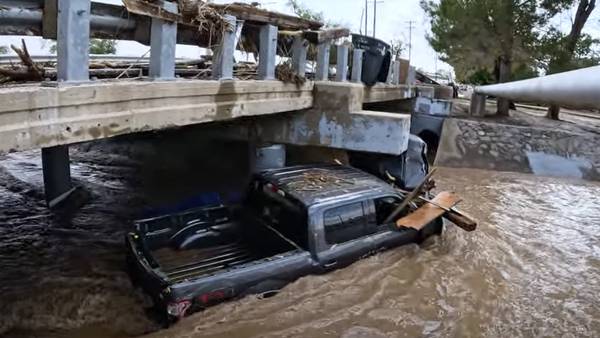 New Mexico authorities rescue hundreds after flooding strands many in high water and leaves 2 dead